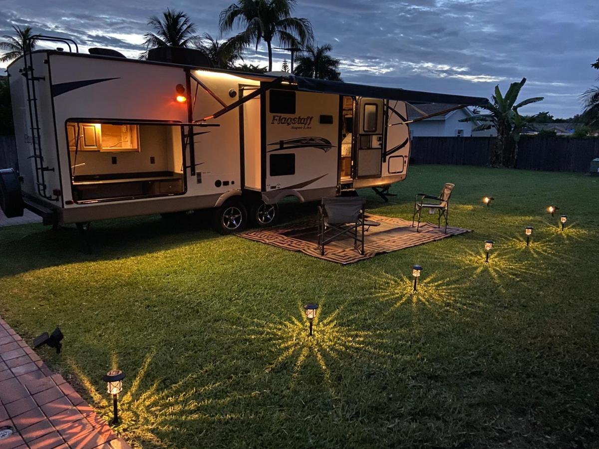 Hotel Cozy Camper - Free Parking Miami Esterno foto