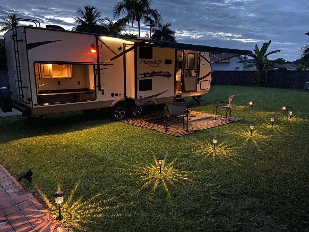 Hotel Cozy Camper Miami Esterno foto